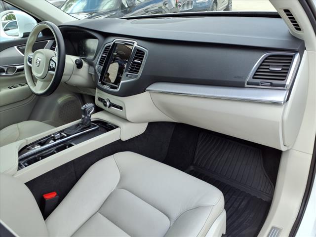 2022 Volvo XC90 T5 Momentum