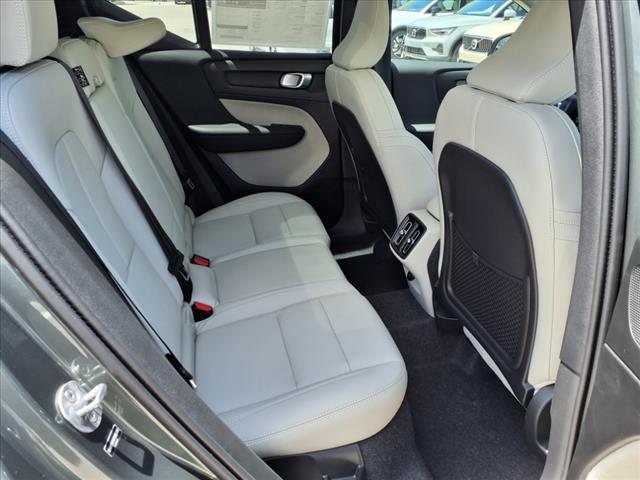 2026 Volvo XC40 B4 Plus Bright Theme