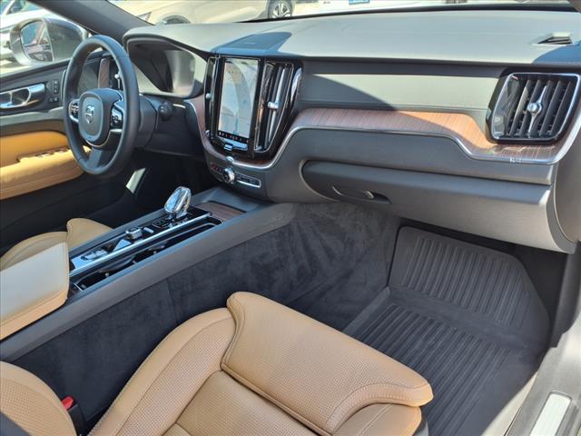 2023 Volvo XC60 B5 Ultimate Bright Theme