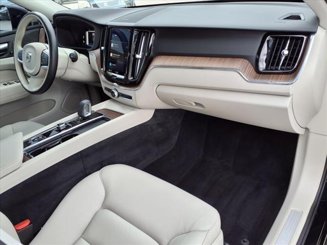 2022 Volvo XC60 B5 Momentum