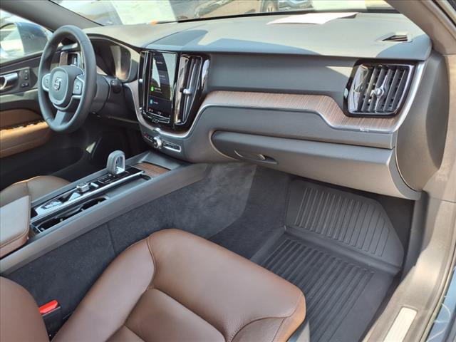 2022 Volvo XC60 B5 Momentum