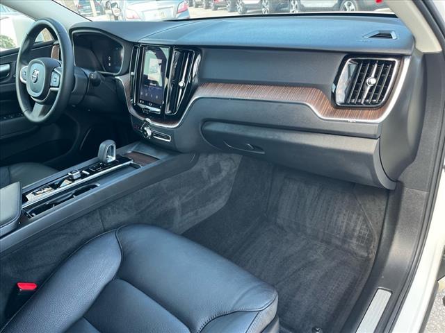 2022 Volvo XC60 B5 Momentum