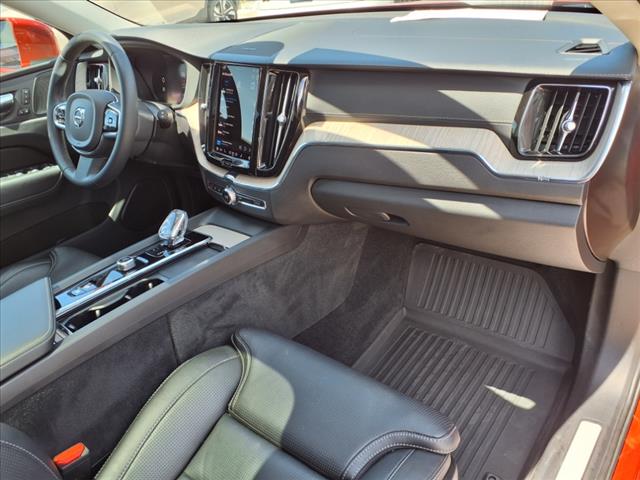 2022 Volvo XC60 B5 Inscription