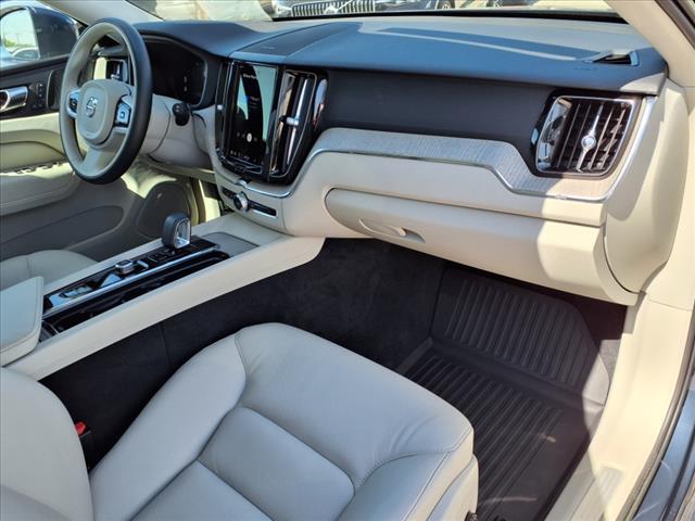 2023 Volvo XC60 B5 Plus Bright Theme