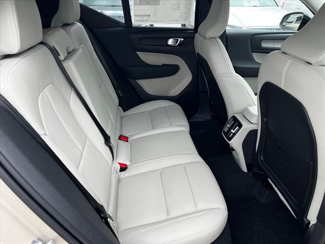 2025 Volvo XC40 B5 Plus Dark Theme