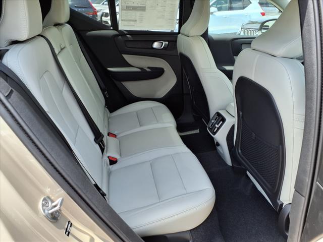 2025 Volvo XC40 B5 Plus Dark Theme