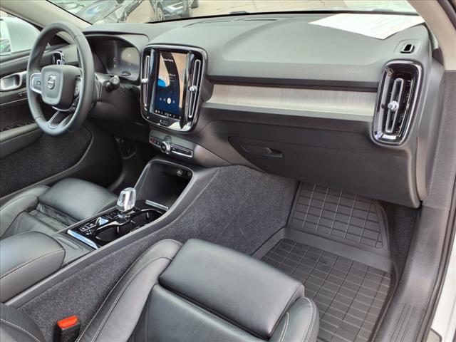 2024 Volvo XC40 B5 Plus Bright Theme