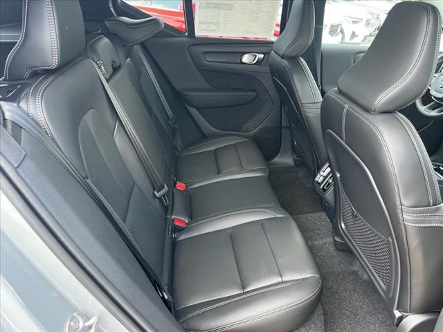 2025 Volvo XC40 B5 Plus Bright Theme