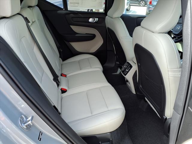 2025 Volvo XC40 B5 Plus Bright Theme