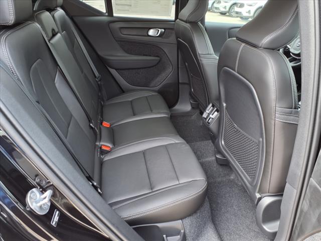 2025 Volvo XC40 B5 Plus Bright Theme