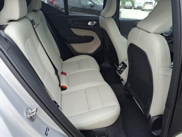 2025 Volvo XC40 B5 Plus Bright Theme