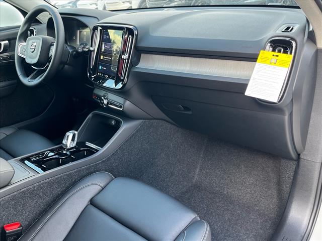 2025 Volvo XC40 B5 Plus Bright Theme
