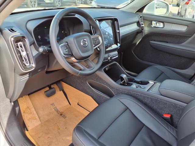 2025 Volvo XC40 B5 Core Bright Theme