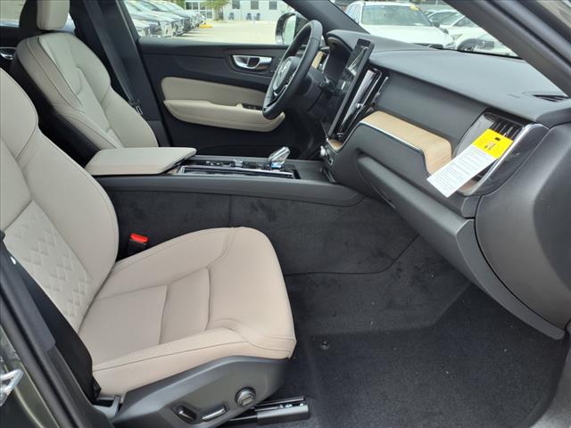 2026 Volvo XC60 B5 Plus Dark Theme