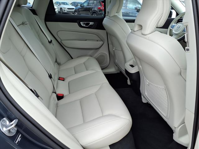 2025 Volvo XC60 B5 Core Dark Theme