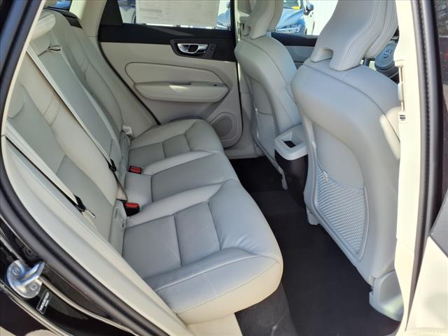 2025 Volvo XC60 B5 Core Dark Theme