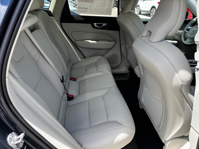 2025 Volvo XC60 B5 Core Dark Theme