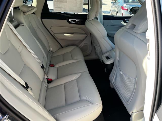 2025 Volvo XC60 B5 Core Dark Theme