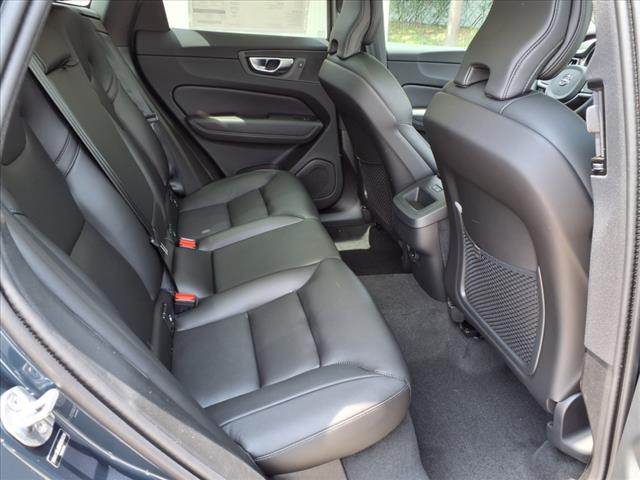 2025 Volvo XC60 B5 Core Dark Theme