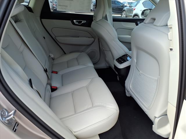 2026 Volvo XC60 B5 Ultra Dark Theme