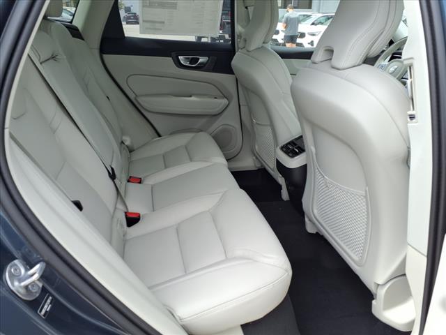 2026 Volvo XC60 B5 Ultra Dark Theme