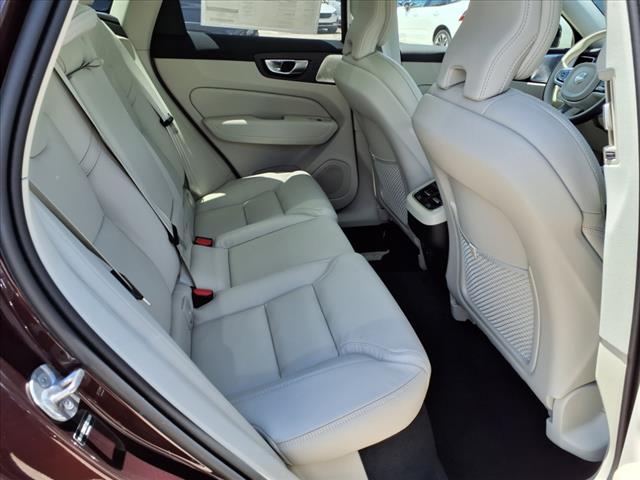 2026 Volvo XC60 B5 Ultra Dark Theme