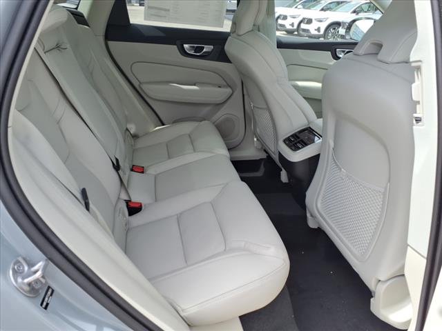 2026 Volvo XC60 B5 Ultra Dark Theme