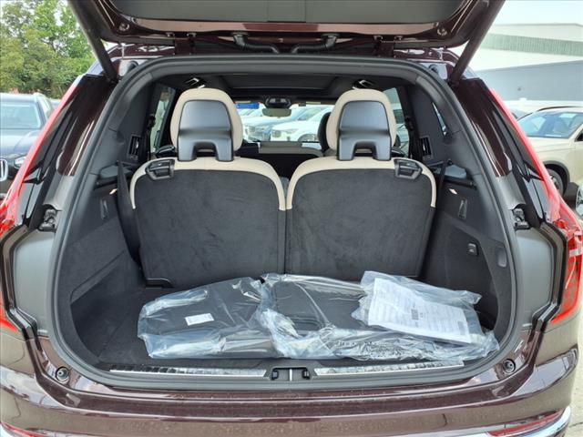2025 Volvo XC90 T8 Core Bright Theme