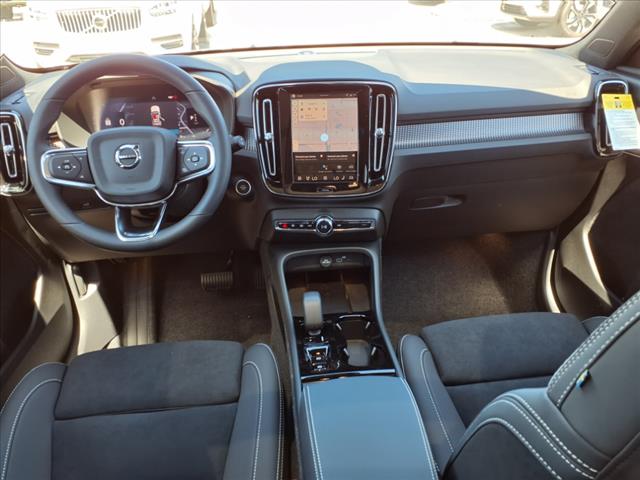 2026 Volvo XC40 B4 Plus Bright Theme