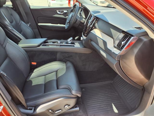 2022 Volvo XC60 B5 Inscription