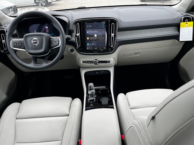 2025 Volvo XC40 B5 Plus Dark Theme