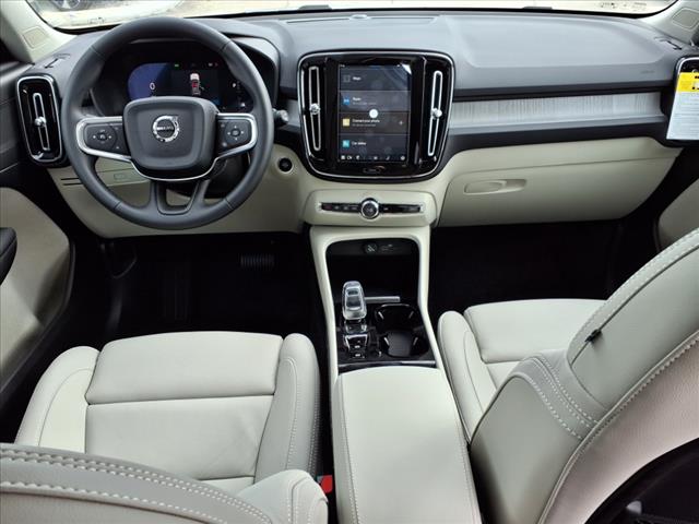 2025 Volvo XC40 B5 Plus Dark Theme