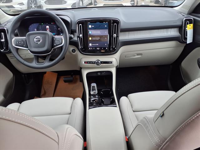 2025 Volvo XC40 B5 Plus Dark Theme