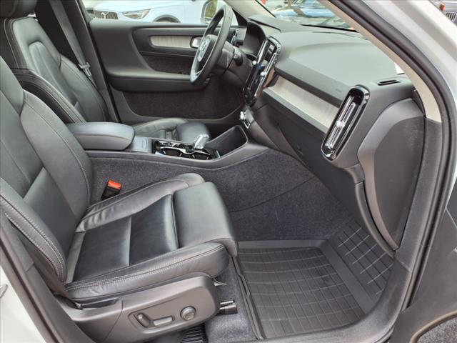 2024 Volvo XC40 B5 Plus Bright Theme