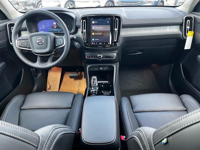 2025 Volvo XC40 B5 Plus Bright Theme