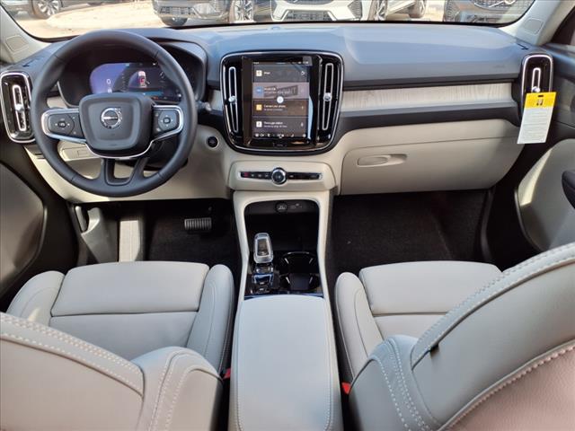2025 Volvo XC40 B5 Plus Bright Theme