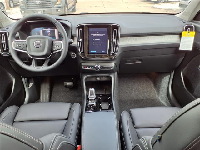 2025 Volvo XC40 B5 Plus Bright Theme