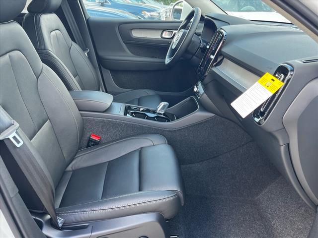 2025 Volvo XC40 B5 Plus Bright Theme