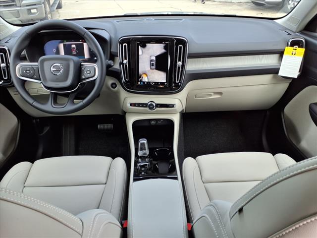 2025 Volvo XC40 B5 Plus Bright Theme
