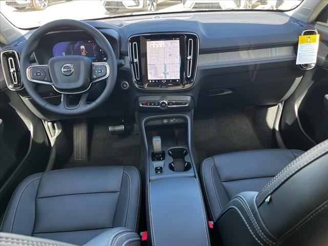 2025 Volvo XC40 B5 Core Bright Theme