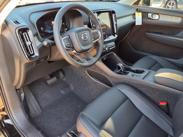 2025 Volvo XC40 B5 Core Bright Theme