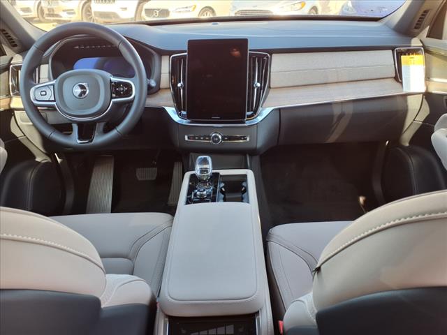2025 Volvo XC90 B5 Core Bright Theme