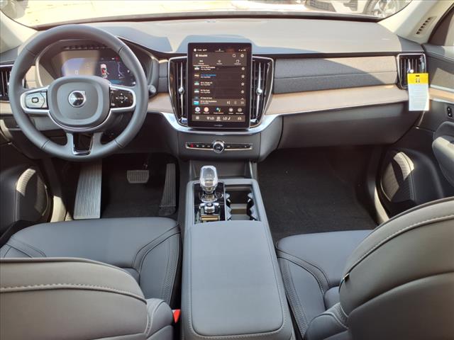 2025 Volvo XC90 B5 Core Bright Theme