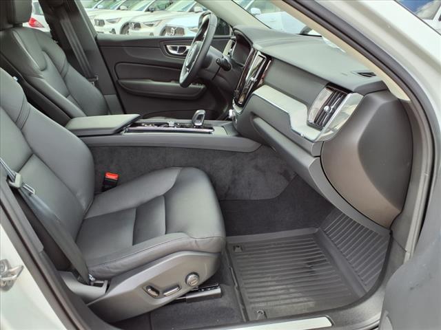 2025 Volvo XC60 B5 Plus Dark Theme