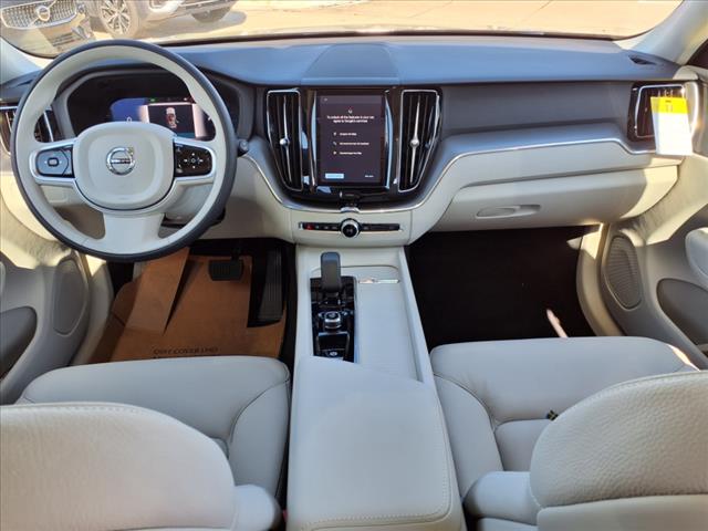 2025 Volvo XC60 B5 Core Dark Theme