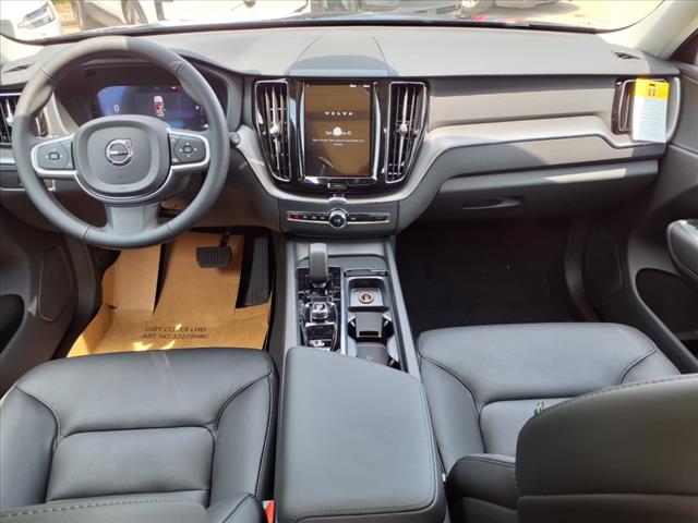 2025 Volvo XC60 B5 Core Dark Theme