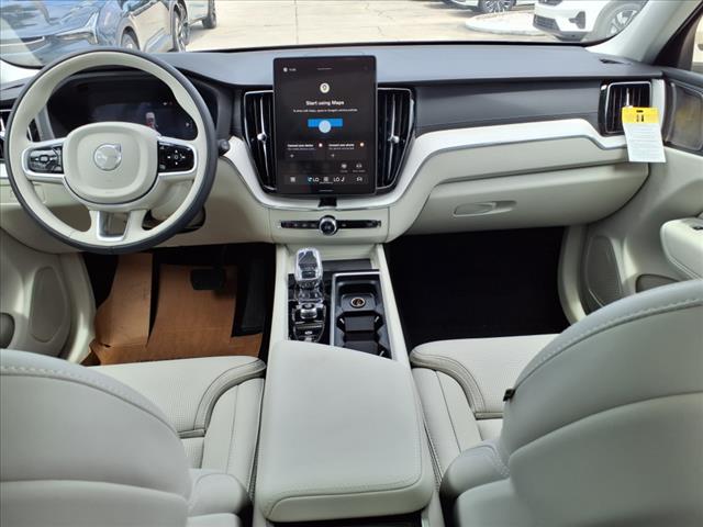 2026 Volvo XC60 B5 Ultra Dark Theme