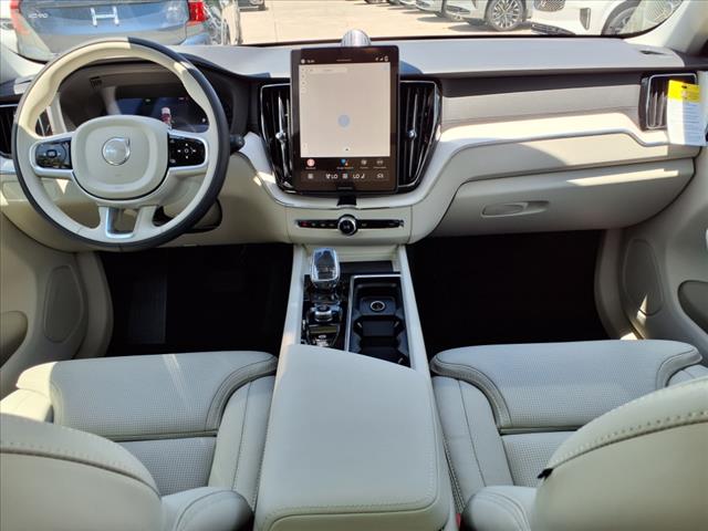 2026 Volvo XC60 B5 Ultra Dark Theme