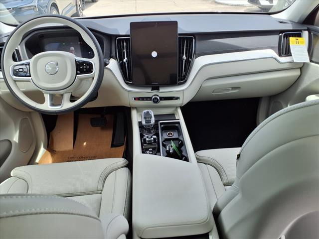 2026 Volvo XC60 B5 Ultra Dark Theme