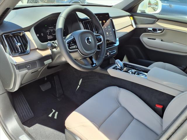2026 Volvo XC90 B6 Plus Bright Theme 7P